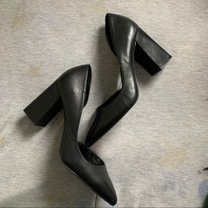Bleecker and Bond
Leather Black Pumps